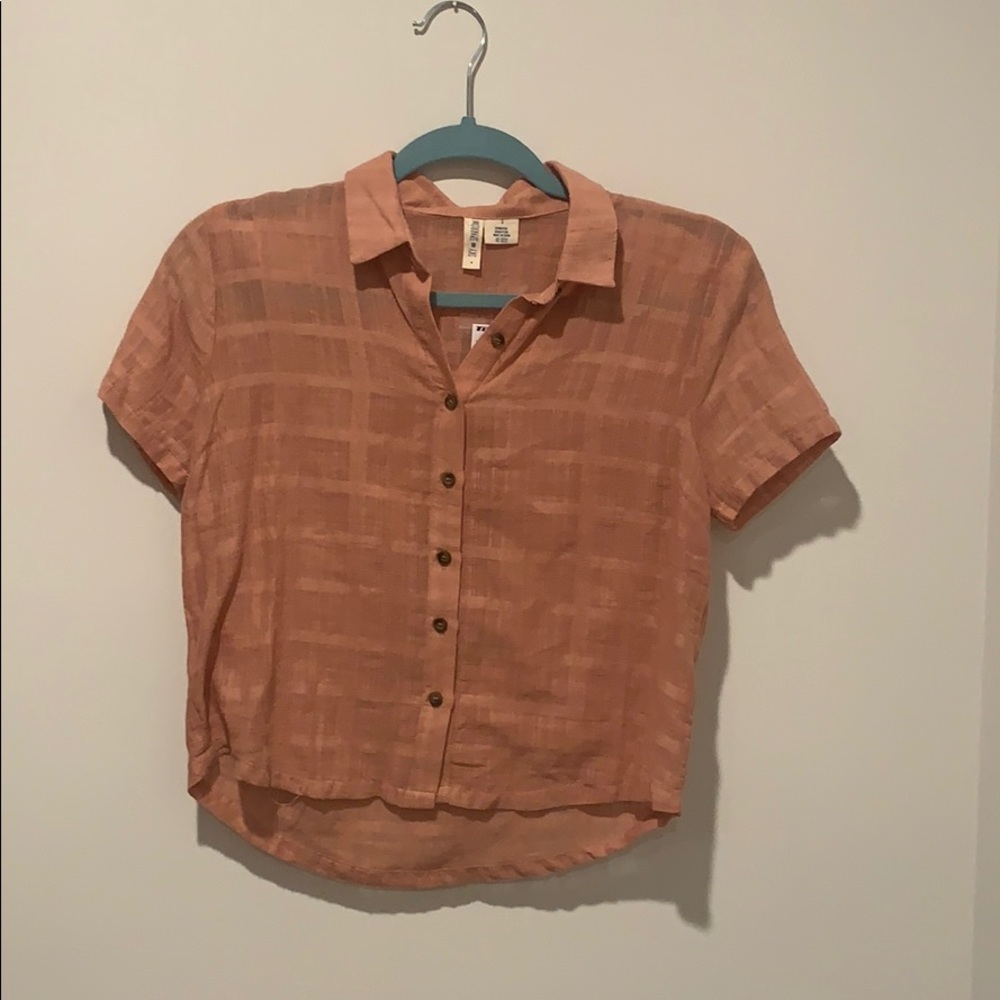 pinkish orange cropped button down